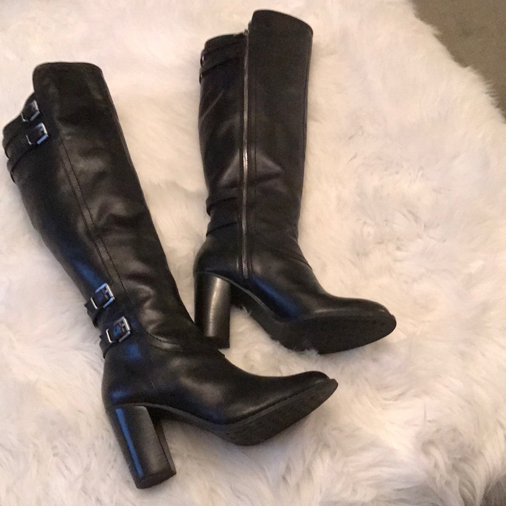 Black Boots Adrienne Vittadini. Leather Boots